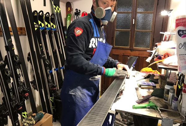Российские горнолыжники-юниоры тренируются в Швейцарии 1
