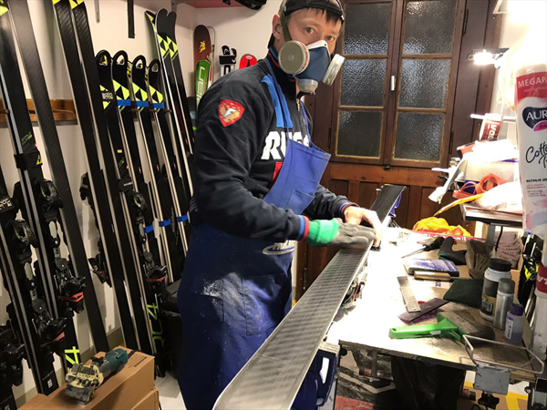 Российские горнолыжники-юниоры тренируются в Швейцарии 2
