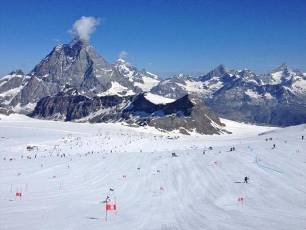 Французские и швейцарские ледники открываются для горнолыжников 2