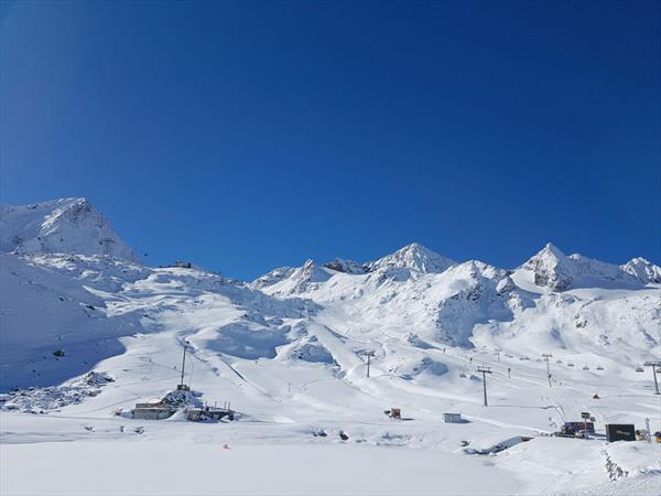 На альпийских ледниках — отличные снежные условия уже с середины октября 2