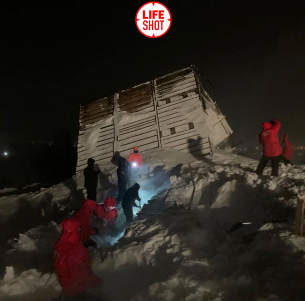 На горнолыжной комлекс в Красноярском крае сошла лавина 2