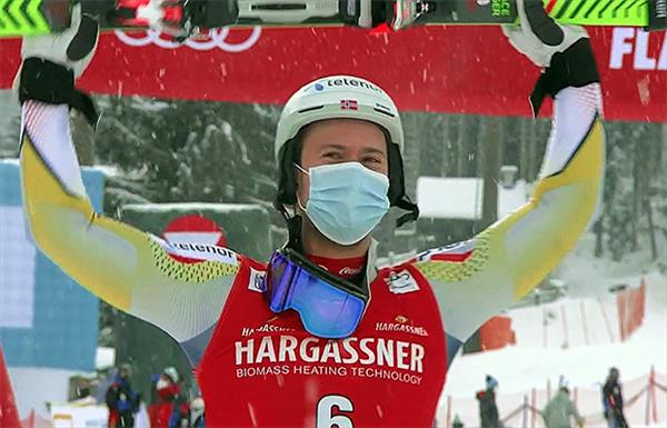 Норвежец Фосс-Солевааг одержал во Флахау первую победу в Кубке мира, Александр Хорошилов сошел на второй трассе 1