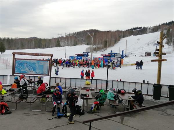 В Байкальске завершились детско-юношеские соревнования горнолыжников 2