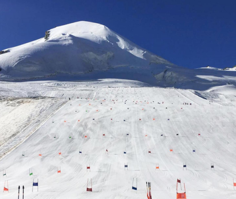 Российские слаломисты проводят второй подряд лыжный сбор в Саас-Фе 1