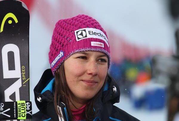 Одна из лучших горнолыжниц Швейцарии получила переломы обеих рук 1