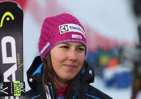 Одна из лучших горнолыжниц Швейцарии получила переломы обеих рук 2