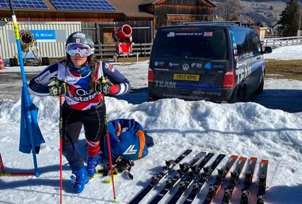 Сильнейшая горнолыжница Великобритании Алекс Тилли сломала ногу 1