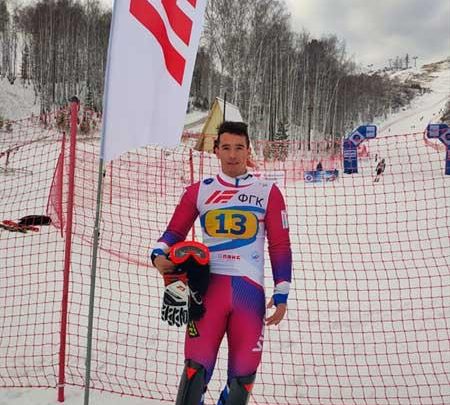 Константин Рябица выиграл 7-й этап Кубка России в гиганте и возглавил общий зачет 1