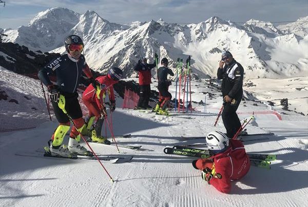 Российские горнолыжницы начали подготовку к новому сезону в Терсколе 1