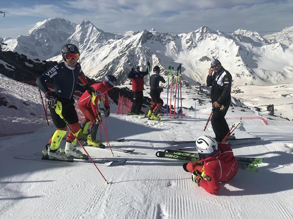 Российские горнолыжницы начали подготовку к новому сезону в Терсколе 2