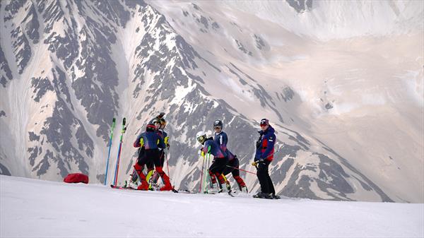 Юниорская сборная команда продолжает подготовку к сезону на снегу 1