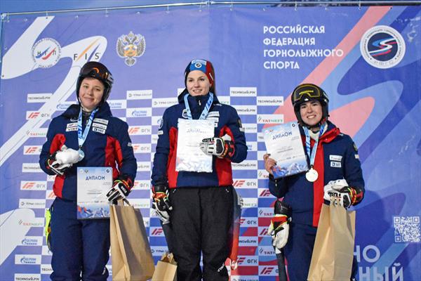 Екатерина Ткаченко пока не уступает первую строчку на этапах Кубка России в слаломе-гиганте 1