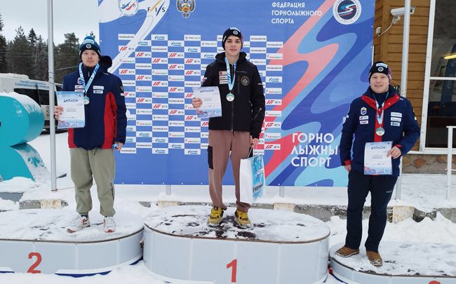 На Кубке России 18-летний москвич опередил горнолыжников из сборной 1
