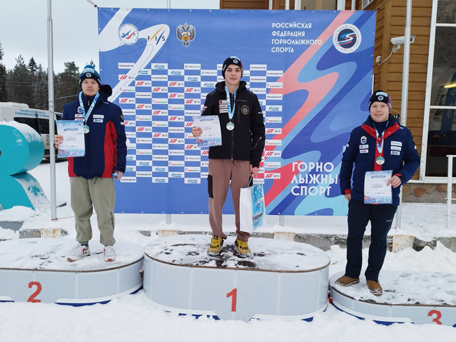 На Кубке России 18-летний москвич опередил горнолыжников из сборной 2