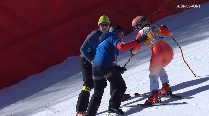 Швейцарская горнолыжница в четвертый раз порвала связку 2